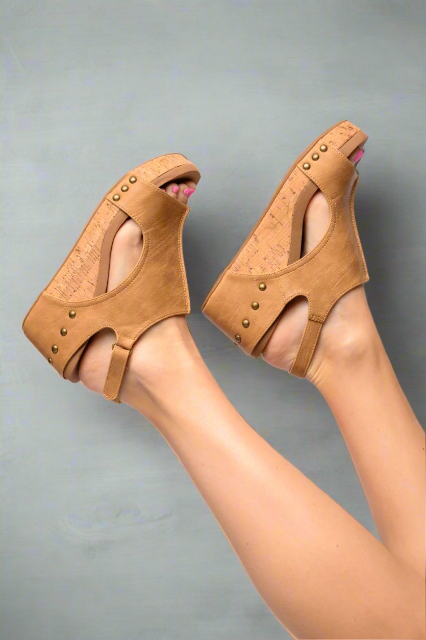 Carley Wedge Sandals in Caramel Smooth